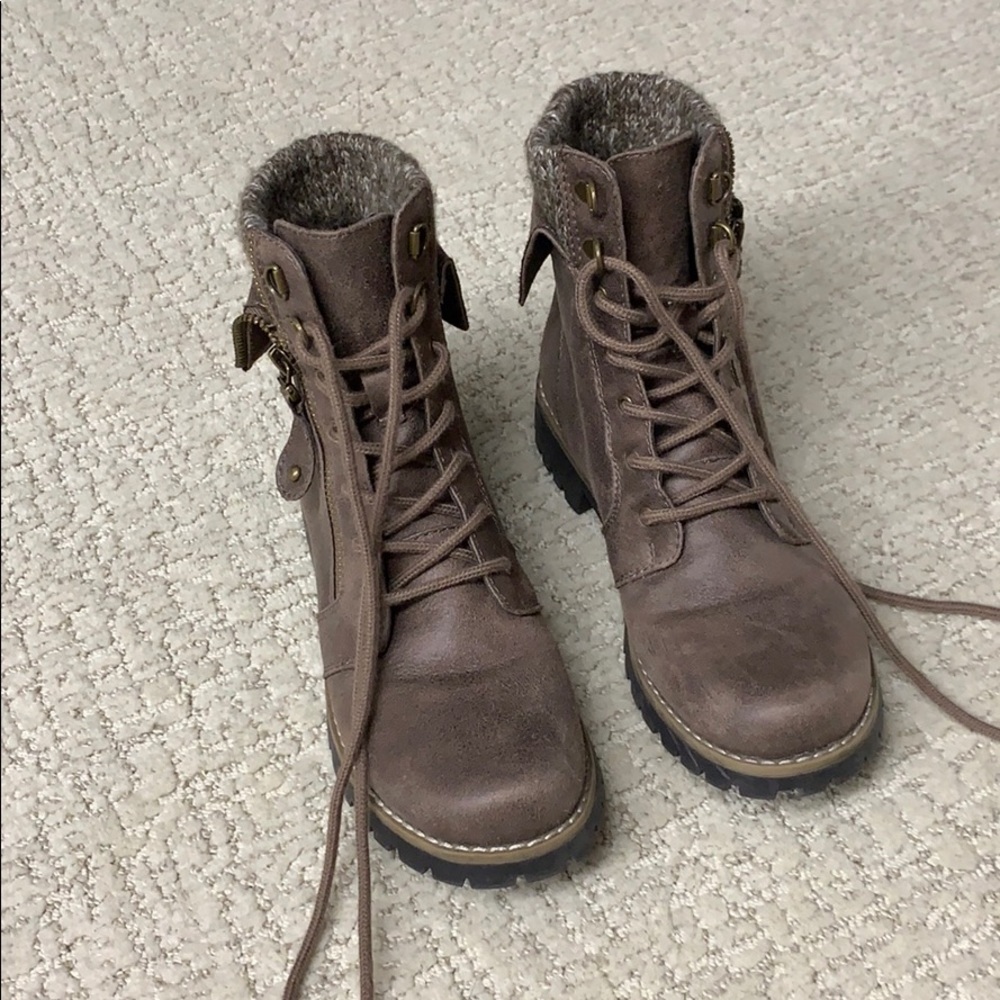 Combat boots